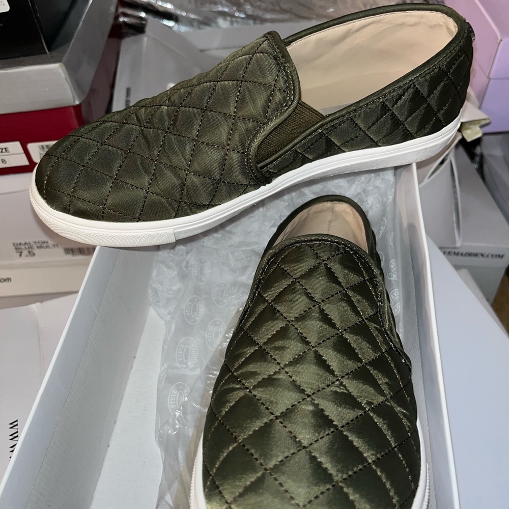 Steve Madden sneaker size 7.5 worn but nice still